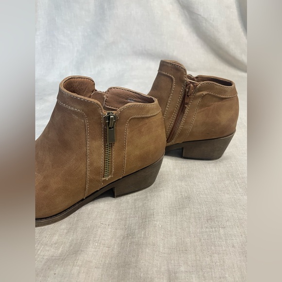 Maurices tan faux suede ankle boots Size 6 - Picture 4 of 10